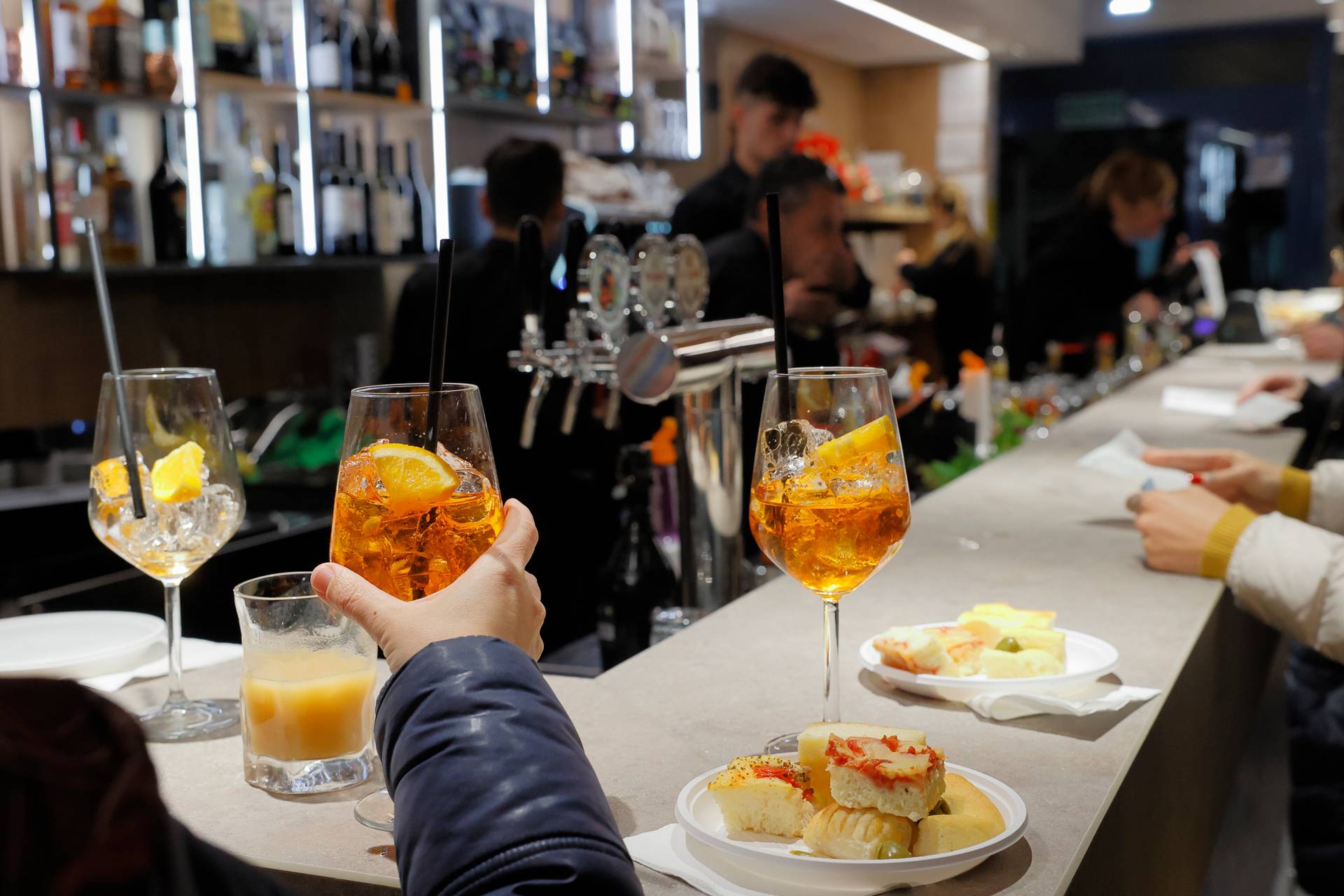 shorts-cafè-bar-aperitivi-pranzi-cocktails-colazioni-pasticceria-tavernerio-05